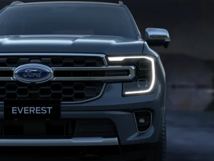 Commanding grille