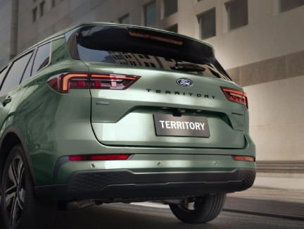 Elegant Rear Design with 3D LED Taillights