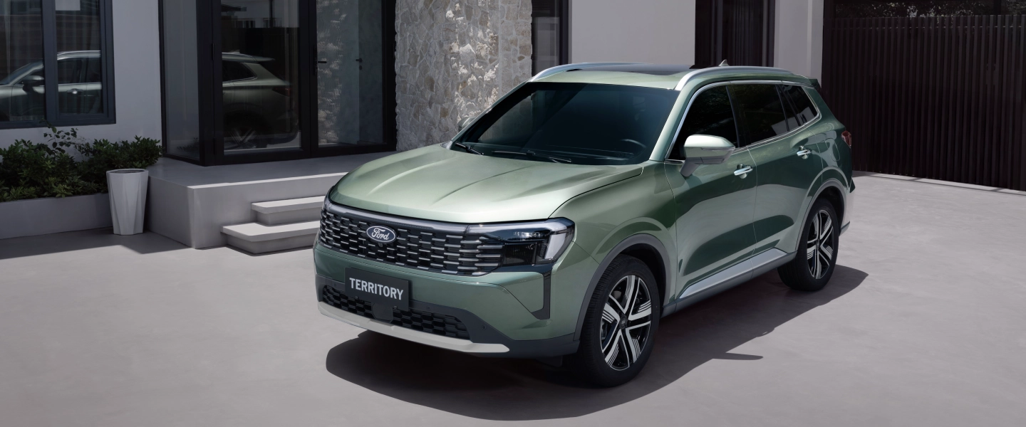 side-angle-of--a-front-faced-green-car on Homepage